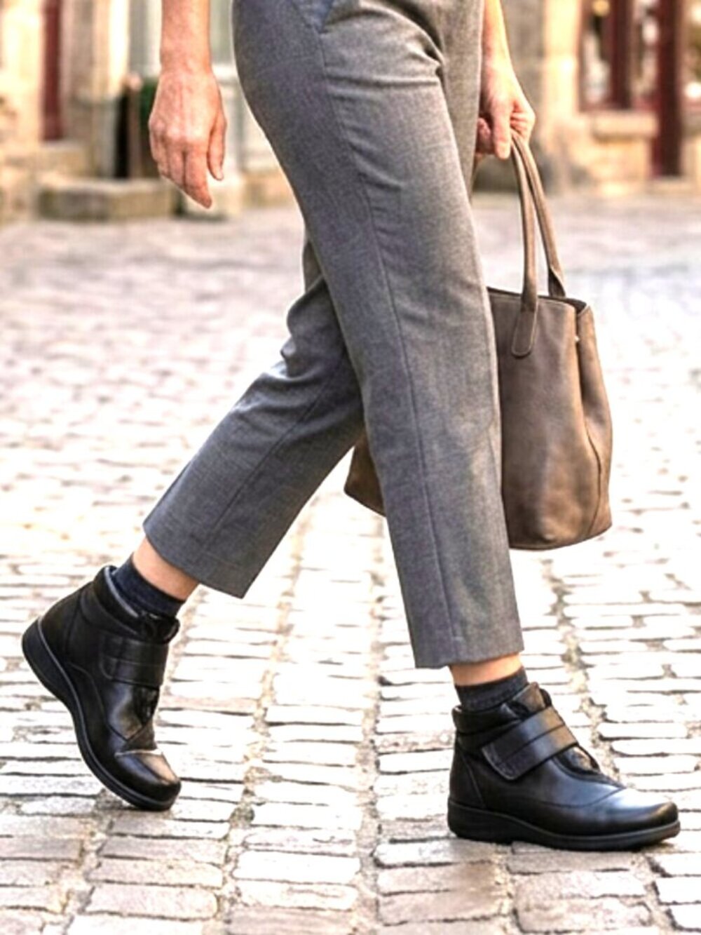 Aravon Florinda waterproof Thinsulate black leather walking ankle boots US10